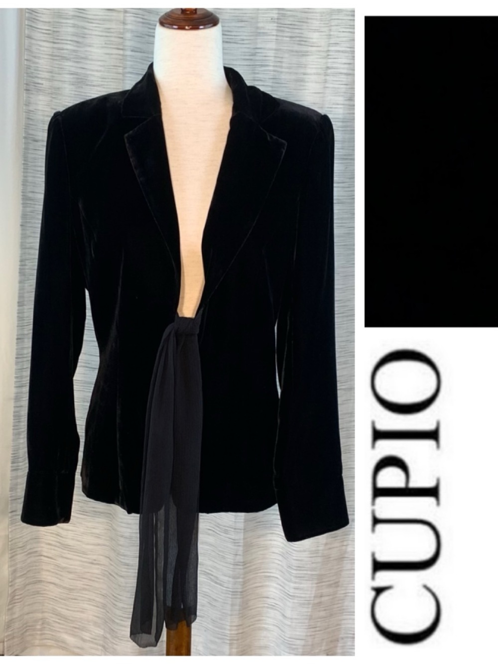 Cupio Black Velour Blazer.